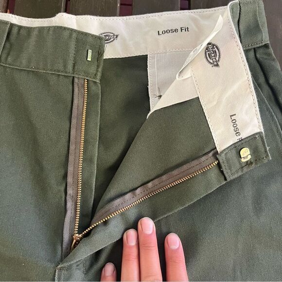 Dickies Loose Fit Twill Work Short in Green (36) - Picture 4 of 6